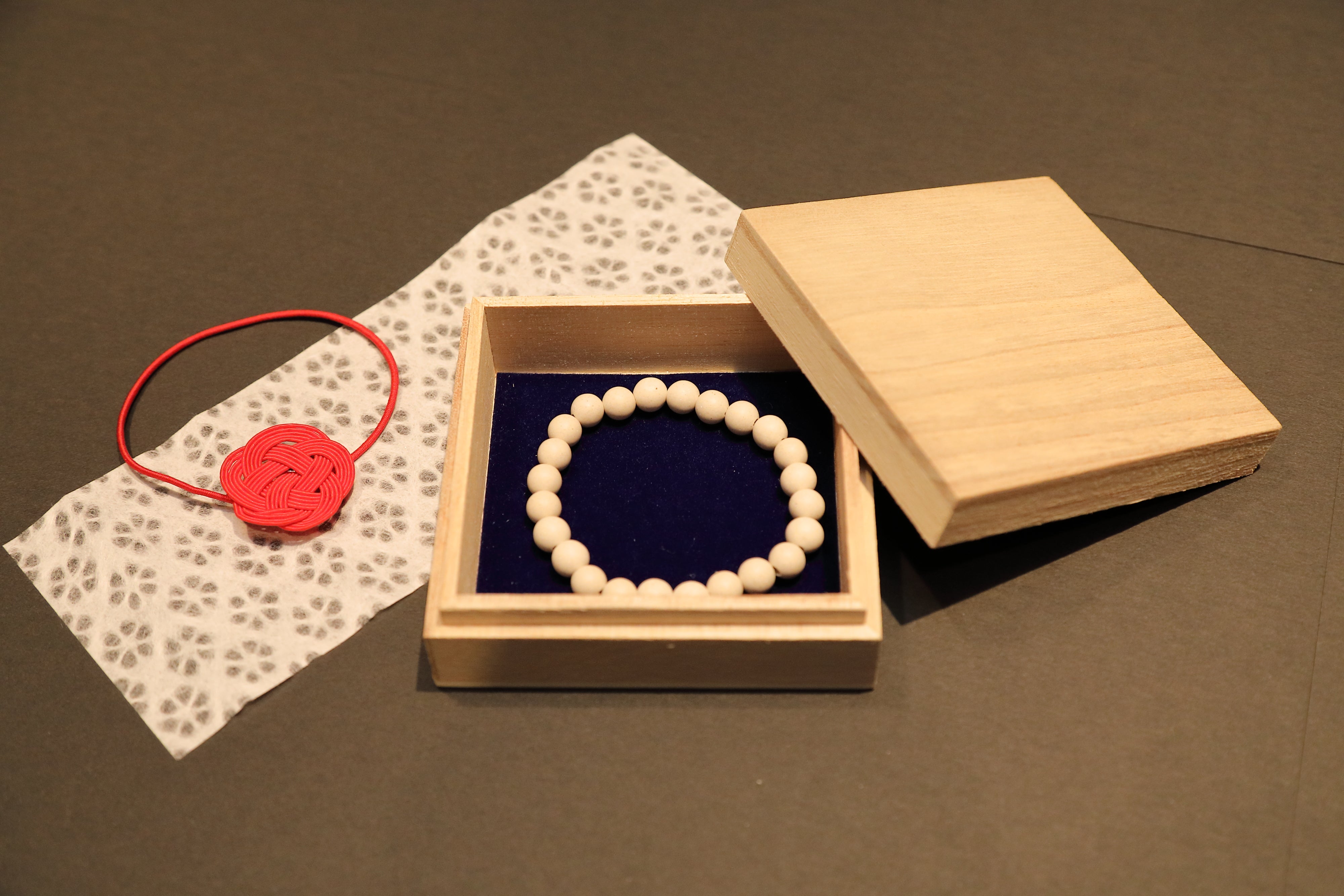 北投石ブレスレット（木箱入り）